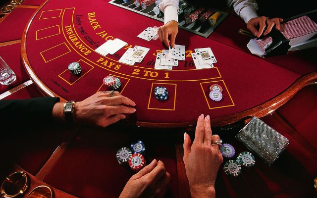 Baccarat có hợp pháp không? Baccarat có rất nhiều thế bài tương tự nhau